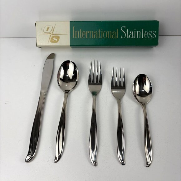 International Silver Stainless Tradewinds 5-Piece Place Setting  Flatware Set - Picture 1 of 7